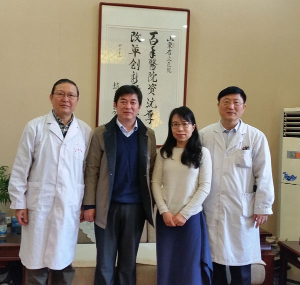 医务部曹铭峰主任接见香港玛丽医院李青博士.jpg