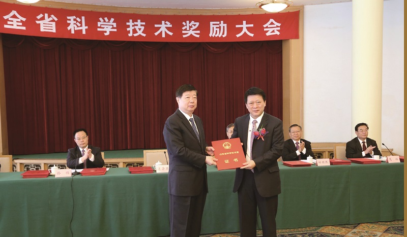 2015最高奖颁奖赵家军.jpg