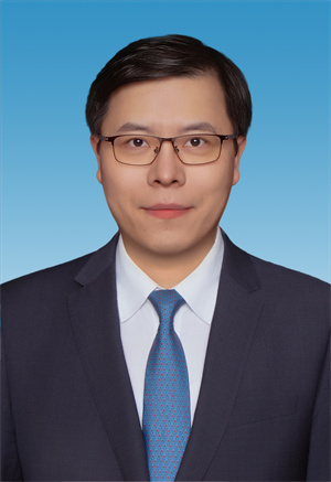 李　坤
