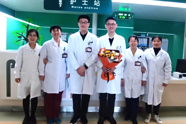 进修医师送行留念